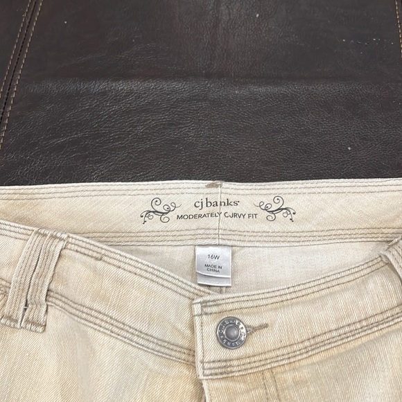 Moderately curvy from the original CJ banks - Picture 2 of 2